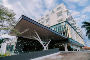 Roy's Hotel and Convention Center